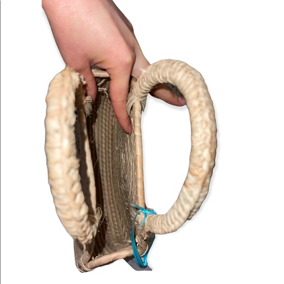 Mexican handmade circular palm bag - Picture 4 of 6